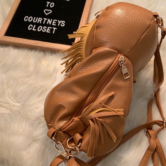 Lion backpack - Picture 2 of 4